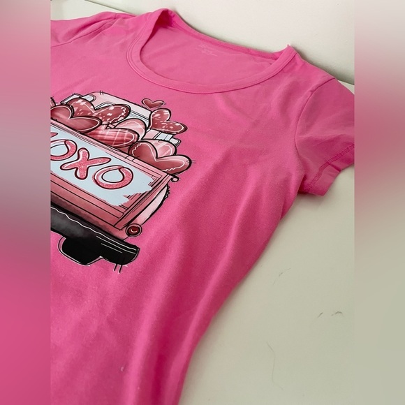 No Boundaries Custom Valentine’s Day Scoop Tee Short Sleeve Juniors Medium (7-9) - Picture 8 of 13